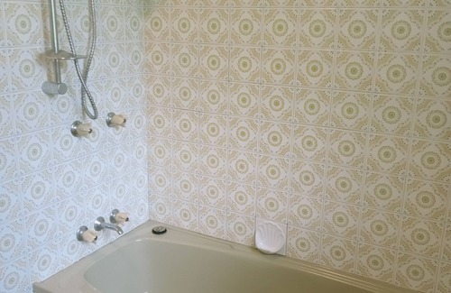 Woombye House | Spacious, comfortable, Pet Friendly 3-Bed House minutes from the Big Pineapple