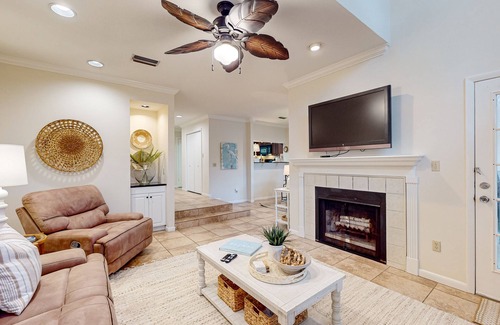Sandestin House | Spacious condo in Destin with hot tub, pool, sauna, tennis court, & WiFi