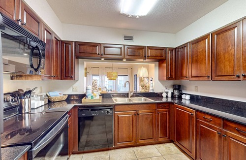 Sandestin House | Spacious condo in Destin with hot tub, pool, sauna, tennis court, & WiFi