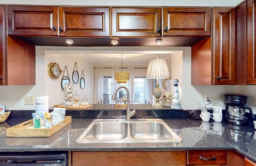 Sandestin House | Spacious condo in Destin with hot tub, pool, sauna, tennis court, & WiFi