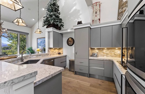 Lakeside Village Condo | Spacious Condo Overlooking Keystone Lake w/2 Private Balconies & Fireplaces!