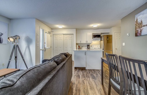 Harvie Heights Cabin | Spacious condo unit Getaway to the Rocky
