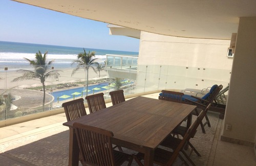 Diamante Condo | Spacious condo with Spectacular Ocean View, Beach access and Pool, sleeps 10