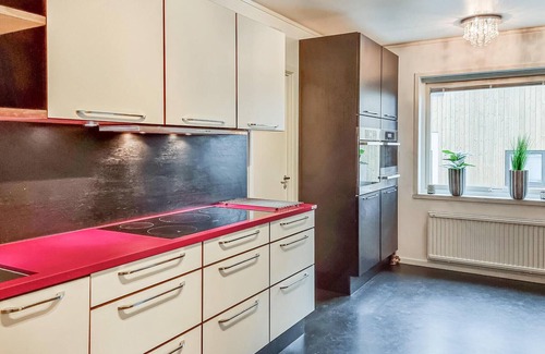 Torslanda House | Spacious cottage with sauna near the sea and a golf course
