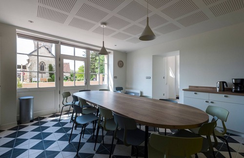 Loye-sur-Arnon Cottage | Spacious Countryside Retreat with Game Room and Accessible Facilities