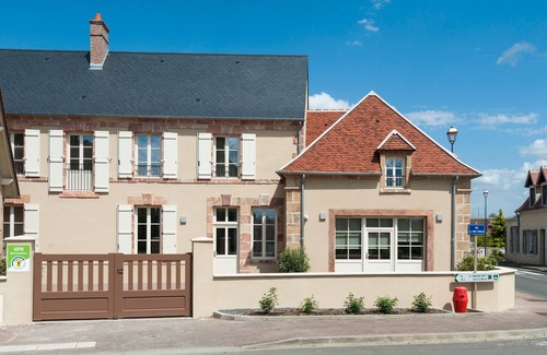 Loye-sur-Arnon Cottage | Spacious Countryside Retreat with Game Room and Accessible Facilities
