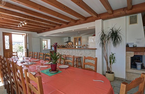 Chirassimont Cottage | Spacious Countryside Retreat: 6 Bedrooms, Fireplace, Pet-Friendly, Near Lyon and Roanne