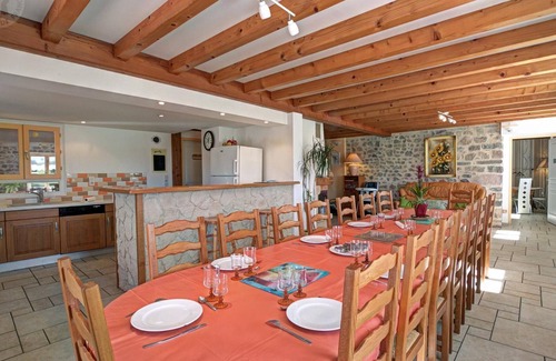 Chirassimont Cottage | Spacious Countryside Retreat: 6 Bedrooms, Fireplace, Pet-Friendly, Near Lyon and Roanne