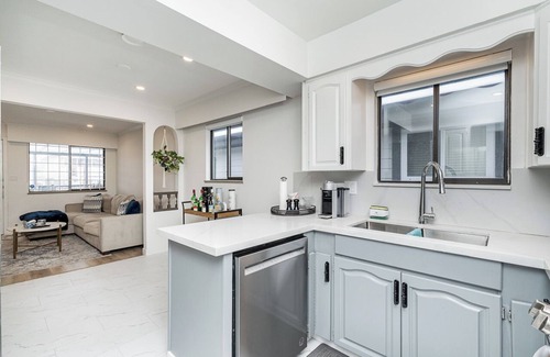 Sunset House | Spacious & Cozy Home In Heart Of Vancouver