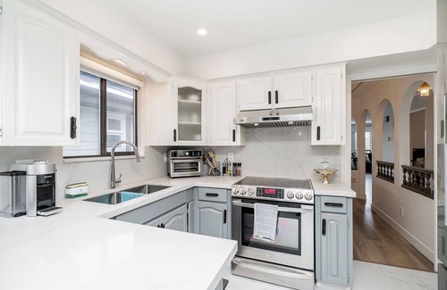 Sunset House | Spacious & Cozy Home In Heart Of Vancouver