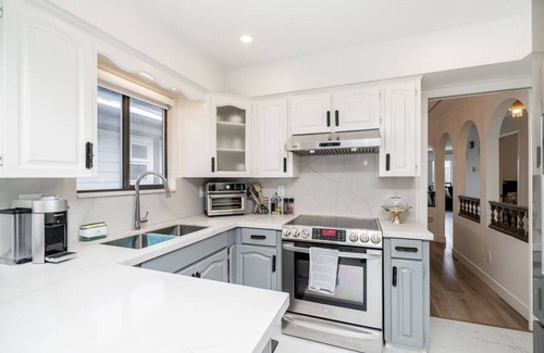 Sunset House | Spacious & Cozy Home In Heart Of Vancouver