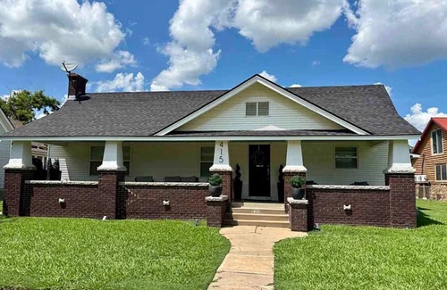 Pawhuska House | Spacious Craftsman, Near downtown and Pioneer Woman Mercantile