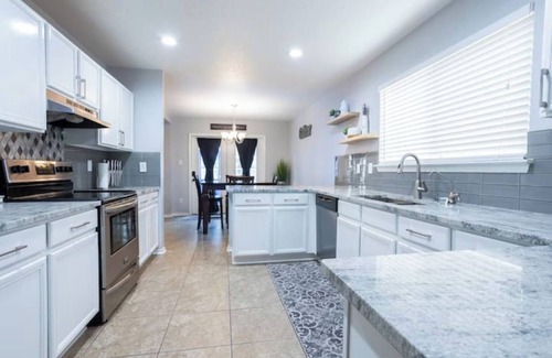 San Antonio House | Spacious DETACH OFFICE SeaWorld