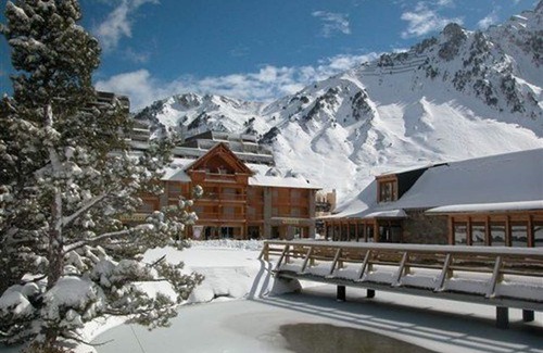 La Mongie Apartment | Spacious Duplex, 7 Sleeps, South-Facing, Indoor Pool & Gym, Covered Parking