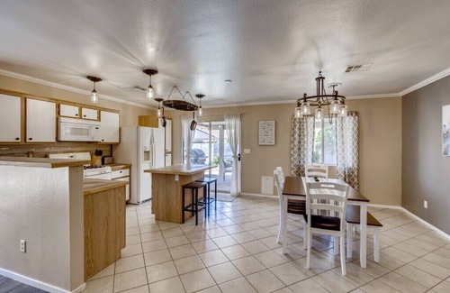 Pittmann House | Spacious Entire Home Near Airport and Downtown Perfect for Families & Work Trips