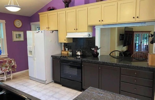 Yelm House | Spacious, family & dog friendly garden oasis home in Yelm, WA.