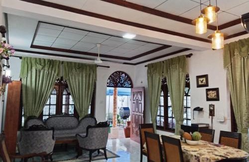 Ja-Ela House | Spacious family holiday Home Near Airport, JAELA, Aussie holiday home