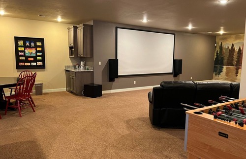 Eagle House | Spacious family home on two acres of beautiful lawn and gardens