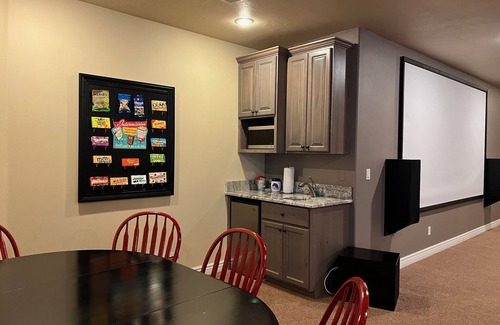 Eagle House | Spacious family home on two acres of beautiful lawn and gardens