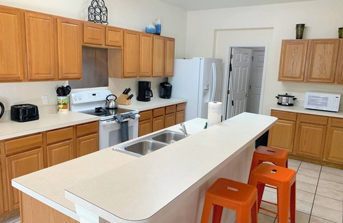 Windwood Bay House | Spacious Family Home, private Pool/Spa, Covered Lanai, Forest View, near Disney