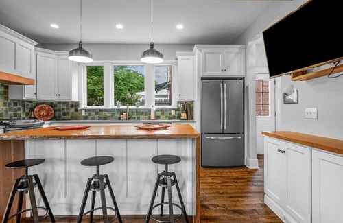 Mount Washington House | Spacious Family Home – Walk to Scenic Overlooks!