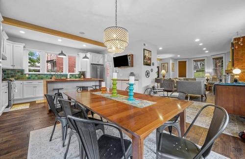Mount Washington House | Spacious Family Home – Walk to Scenic Overlooks!