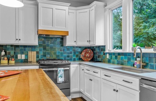 Mount Washington House | Spacious Family Home – Walk to Scenic Overlooks!