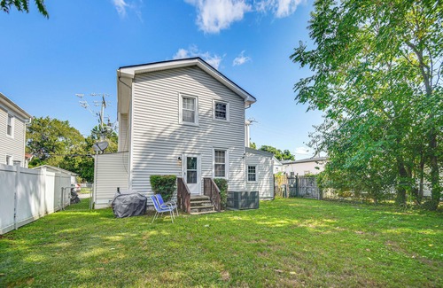 Downtown House | Spacious Family Home w/Yard in Dtwn Hampton!