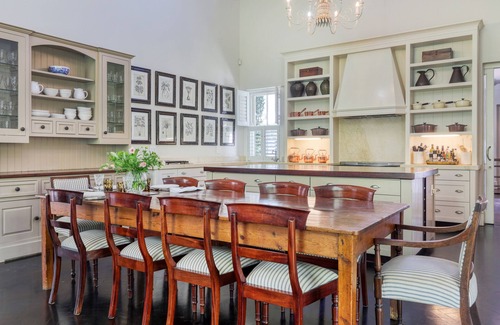 Alphen Other | Spacious, farm-styled 5 bedroom Constantia home.Wine tasting&purchases available