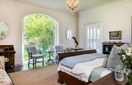 Alphen Other | Spacious, farm-styled 5 bedroom Constantia home.Wine tasting&purchases available