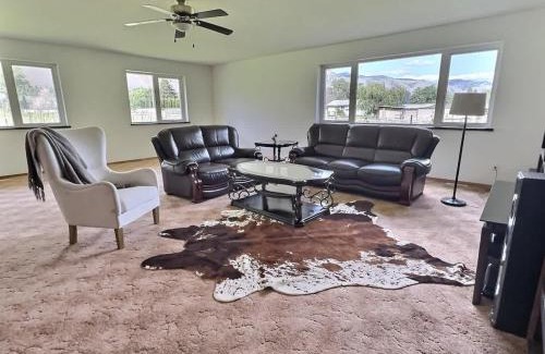 Okanagan-Similkameen House | Spacious Getaway Two Homes on a Tranquil Vineyard Ideal for Large Groups