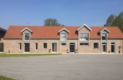 Haucourt House | Spacious guest house with closed courtyards and garden