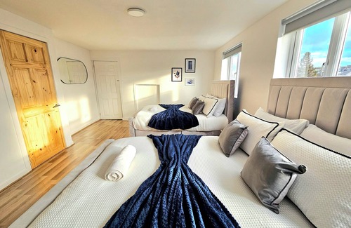 Rutherglen House | Spacious Haven with Free Parking