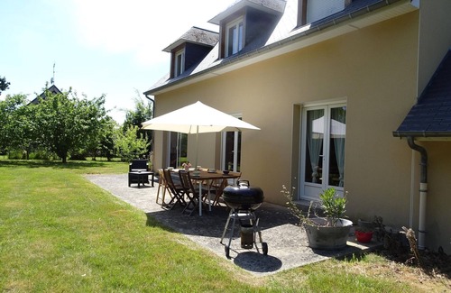 Dragey-Ronthon House | Spacious holiday home located in the heart of the bay of Mont St Michel.