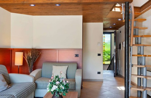 Villalago House | Spacious Holiday Home in Scanno with Garden