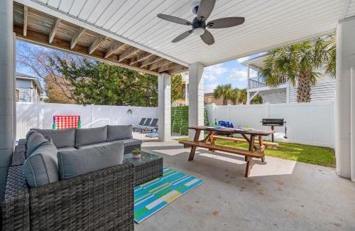 Garden City House | Spacious Home - 2MinWalkToBeach - HeatedPVTPool - BeachGear - GamesGalore