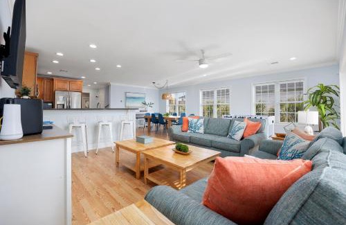 Garden City House | Spacious Home - 2MinWalkToBeach - HeatedPVTPool - BeachGear - GamesGalore