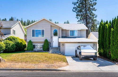 Spokane House | Spacious home, gameroom, 9mi GEG, 5mi downtown, 5mi to hospitals, close to all universities
