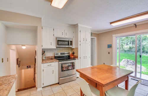 Central House | Spacious Home w/Porch, 4 Mi to Downtown Clemson!