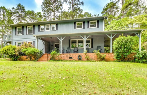 Central House | Spacious Home w/Porch, 4 Mi to Downtown Clemson!