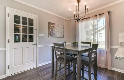 Snellville House | Spacious Home with 3 King Beds, Arcades and 86 inch TV