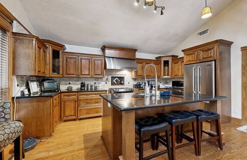 Bacliff House | Spacious home with full kitchen, patio, private pool and game room, pool table
