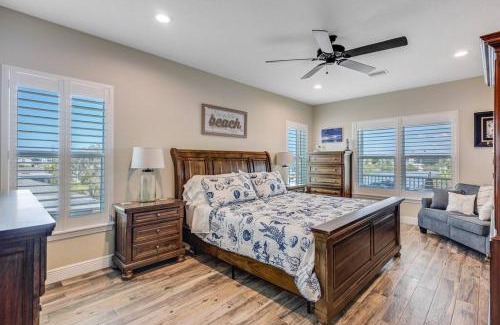 Spring Hill House | Spacious Home With Heated Pool! Sleeps 15! Billiard table!