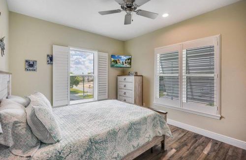 Spring Hill House | Spacious Home With Heated Pool! Sleeps 15! Billiard table!