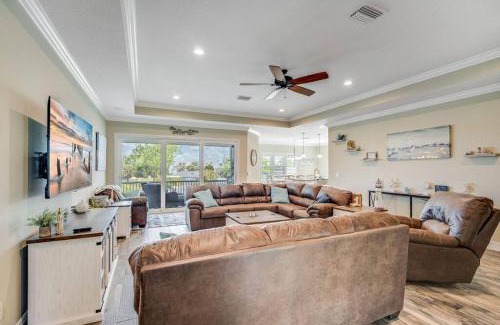 Spring Hill House | Spacious Home With Heated Pool! Sleeps 15! Billiard table!