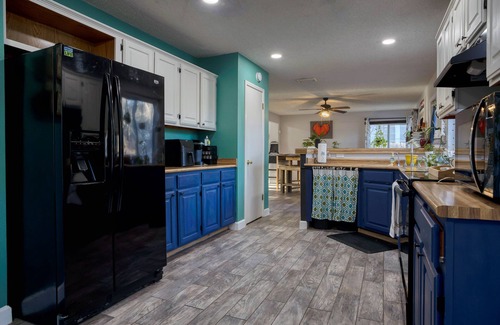 Northwest Crossing House | Spacious Home with a pool near Sea World, Six Flags & Aquarium