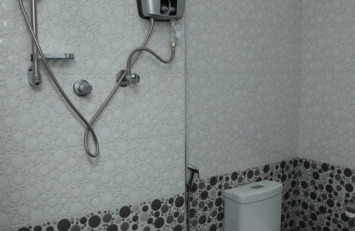 Matara Hotel | Spacious hotel in welcoming Matara with WiFi, AC