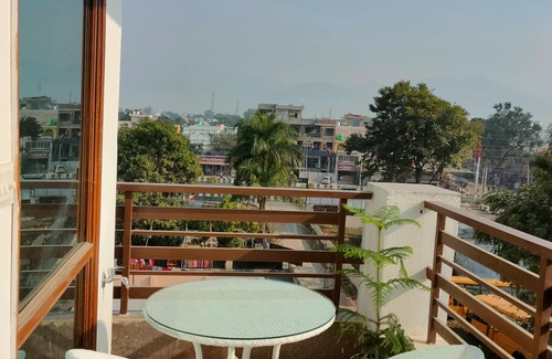 Bullawala House | Spacious house in Dehradun with AC WiFi nThe price mentioned is per room charge