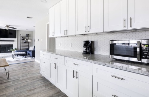 McNeil House | Spacious House @ the Domain - relax in the spa! Group Stay.
