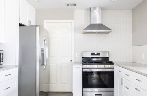 McNeil House | Spacious House @ the Domain - relax in the spa! Group Stay.